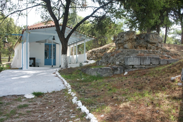 Church of Aghios Nikolaos next to the ancient Temple of Poseidon
